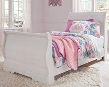 Load image into Gallery viewer, Anarasia  Sleigh Bed
